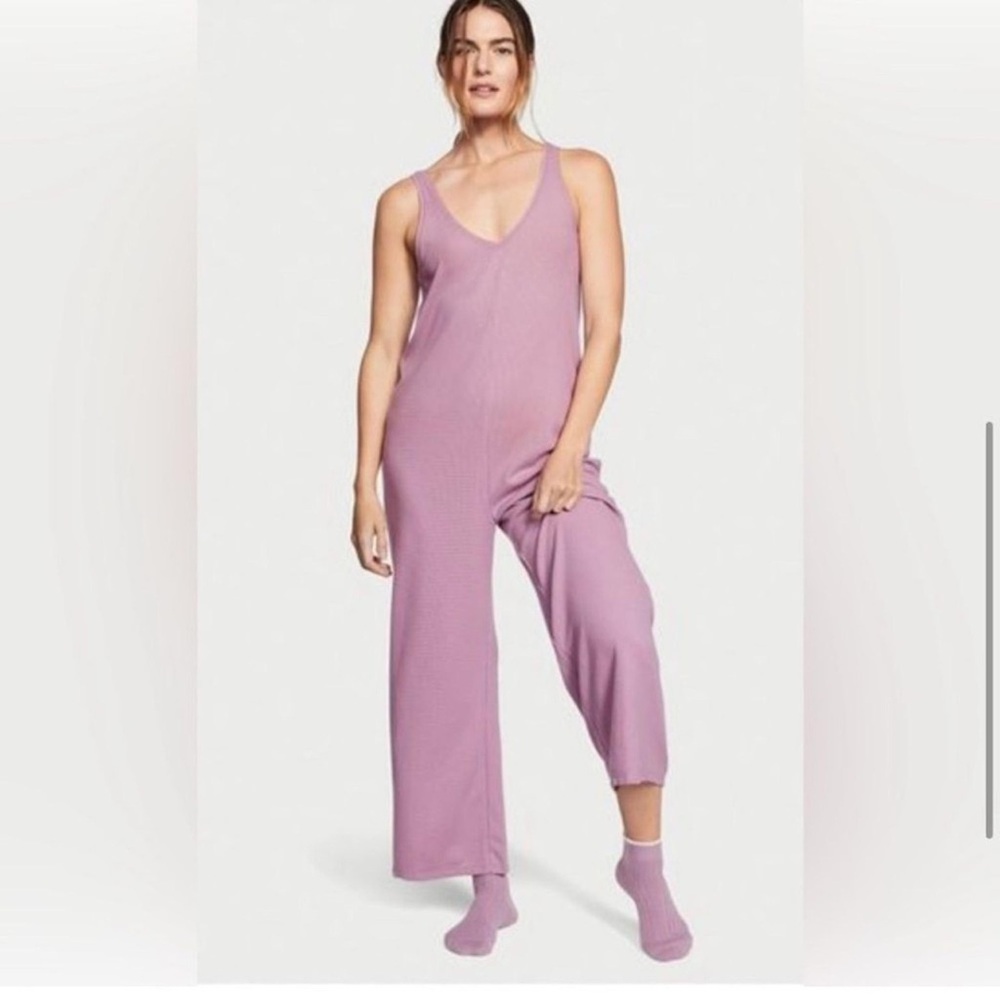 Victoria’s Secret Lavender Purple V-Neck Sleeveless Wide Leg Jumpsuit EUC - Picture 1 of 5